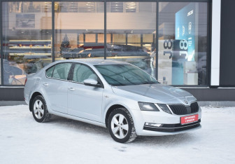 Подержанный автомобиль Skoda Octavia Liftback 2019 года (3 фото)