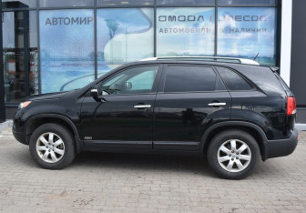 Подержанный автомобиль Kia Sorento 2011 года (8 фото)