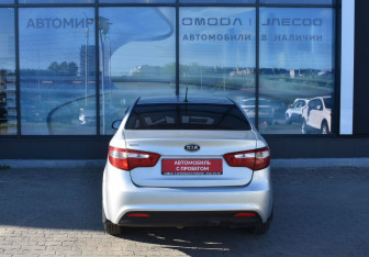 Подержанный автомобиль Kia Rio Sedan 2012 года (6 фото)
