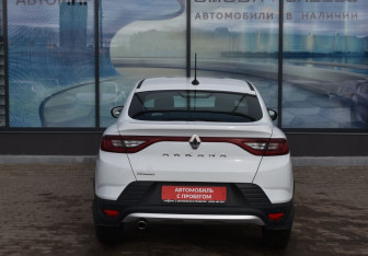 Подержанный автомобиль Renault Arkana 2019 года (6 фото)