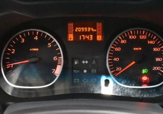 Подержанный автомобиль Renault Duster 2013 года (13 фото)