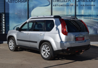 Подержанный автомобиль Nissan X-Trail 2012 года (7 фото)