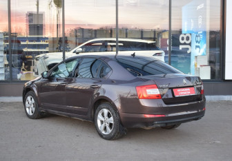 Подержанный автомобиль Skoda Octavia Liftback 2015 года (7 фото)