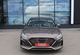 Подержанный автомобиль Hyundai Sonata 2017 года (2 фото)