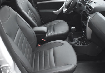 Подержанный автомобиль Nissan Terrano 2020 года (10 фото)