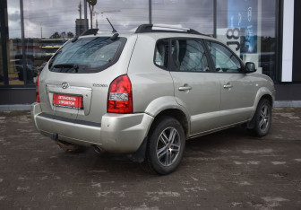 Подержанный автомобиль Hyundai Tucson 2007 года (5 фото)