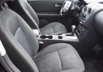 Подержанный автомобиль Nissan Qashqai 2013 года (10 фото)