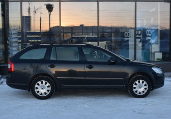 Подержанный автомобиль Skoda Octavia Wagon 2010 года (4 фото)