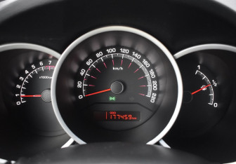 Подержанный автомобиль Kia Venga 2013 года (16 фото)