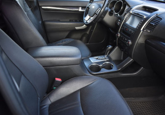 Подержанный автомобиль Kia Sorento 2011 года (10 фото)