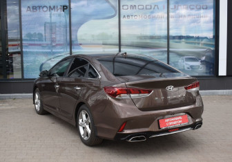 Подержанный автомобиль Hyundai Sonata 2017 года (7 фото)