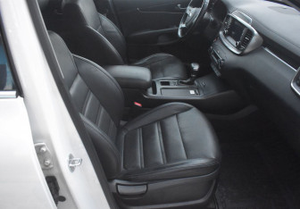 Подержанный автомобиль Kia Sorento 2018 года (10 фото)