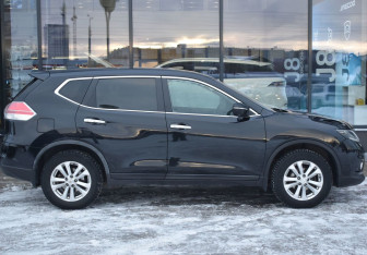 Подержанный автомобиль Nissan X-Trail 2017 года (4 фото)