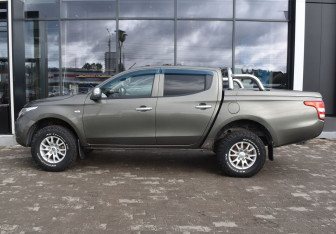 Подержанный автомобиль Mitsubishi L200 2015 года (8 фото)