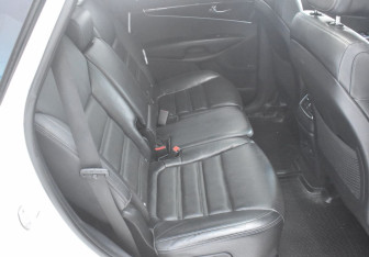 Подержанный автомобиль Kia Sorento 2016 года (11 фото)