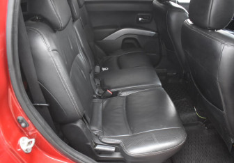 Подержанный автомобиль Mitsubishi Outlander 2008 года (11 фото)
