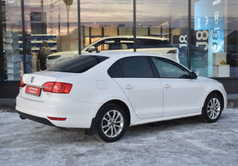 Подержанный автомобиль Volkswagen Jetta Sedan 2013 года (5 фото)