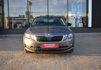 Подержанный автомобиль Skoda Octavia Liftback 2018 года (2 фото)