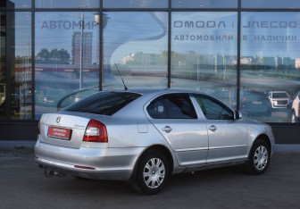 Подержанный автомобиль Skoda Octavia Liftback 2010 года (5 фото)