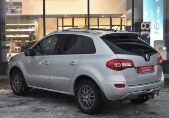Подержанный автомобиль Renault Koleos 2011 года (7 фото)