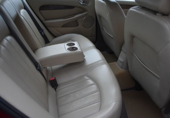 Подержанный автомобиль Jaguar X-Type Sedan 2006 года (11 фото)