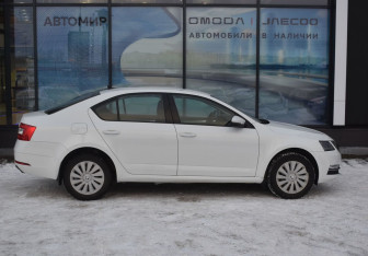 Подержанный автомобиль Skoda Octavia Liftback 2018 года (4 фото)