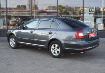 Подержанный автомобиль Skoda Octavia Liftback 2012 года (7 фото)