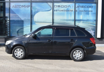 Подержанный автомобиль Skoda Fabia Wagon 2010 года (8 фото)