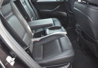 Подержанный автомобиль BMW X6 2011 года (11 фото)