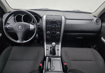 Подержанный автомобиль Suzuki Grand Vitara 2011 года (11 фото)