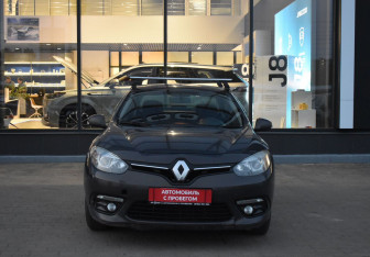 Подержанный автомобиль Renault Fluence 2013 года (2 фото)