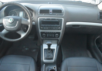 Подержанный автомобиль Skoda Octavia Liftback 2008 года (12 фото)