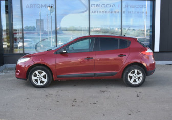 Подержанный автомобиль Renault Megane Hatchback 2011 года (8 фото)