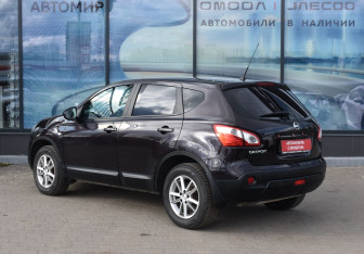 Подержанный автомобиль Nissan Qashqai 2013 года (7 фото)