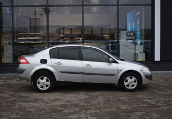 Подержанный автомобиль Renault Megane Sedan 2006 года (4 фото)
