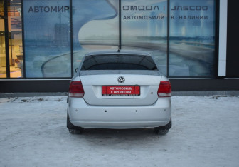 Подержанный автомобиль Volkswagen Polo Sedan 2011 года (6 фото)