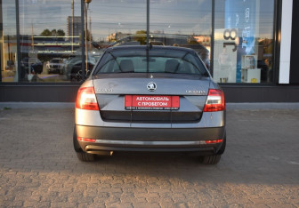 Подержанный автомобиль Skoda Octavia Liftback 2018 года (6 фото)