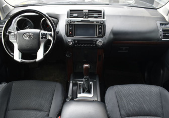 Подержанный автомобиль Toyota Land Cruiser Prado 2015 года (12 фото)