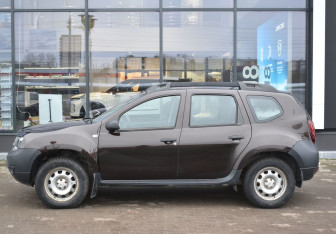 Подержанный автомобиль Renault Duster 2017 года (8 фото)