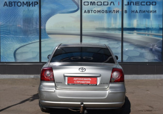 Подержанный автомобиль Toyota Avensis Sedan 2006 года (6 фото)