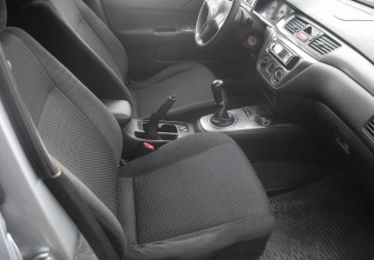 Подержанный автомобиль Mitsubishi Lancer Sedan 2007 года (10 фото)