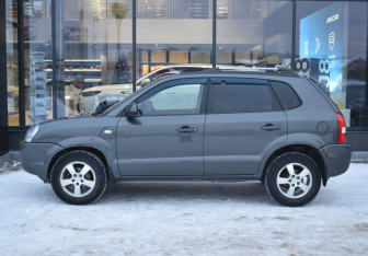 Подержанный автомобиль Hyundai Tucson 2007 года (8 фото)