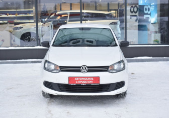 Подержанный автомобиль Volkswagen Polo Sedan 2013 года (2 фото)