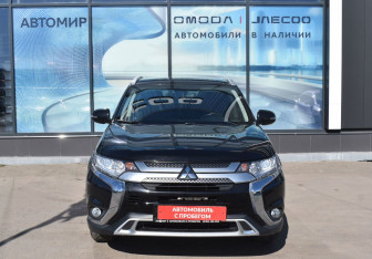 Подержанный автомобиль Mitsubishi Outlander 2019 года (2 фото)