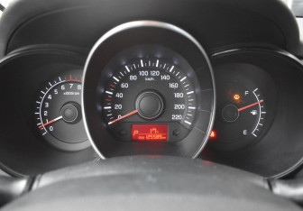 Подержанный автомобиль Kia Rio Sedan 2013 года (13 фото)