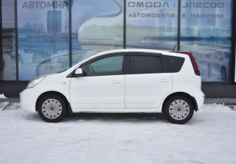 Подержанный автомобиль Nissan Note 2013 года (8 фото)