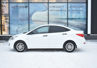 Подержанный автомобиль Hyundai Solaris Sedan 2013 года (8 фото)