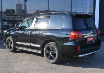 Подержанный автомобиль Toyota Land Cruiser Suv 2014 года (7 фото)