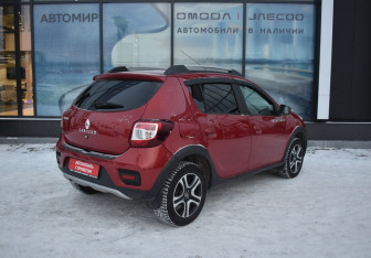 Подержанный автомобиль Renault Sandero 2014 года (5 фото)