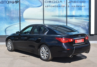 Подержанный автомобиль Infiniti Q50 2015 года (7 фото)